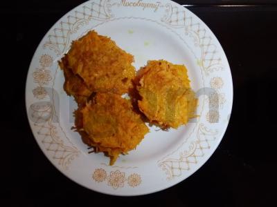 Morkų blynai iš trijų ingredientų pagrindine nuotrauka