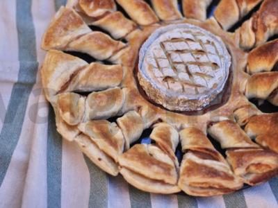 Pyragas „Ramunėlė“ su bekonu ir kamambero sūriu pagrindine nuotrauka