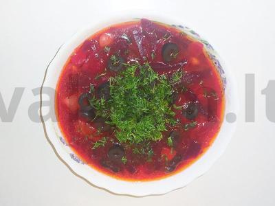 Vegetariškas burokėlių sriuba su pomidorų sultimis ir pupelėmis pagrindine nuotrauka