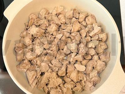 Vištienos kepenėlės su Briuselio kopūstais grietinėlėje Žingsnis 1