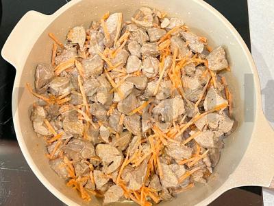 Vištienos kepenėlės su Briuselio kopūstais grietinėlėje Žingsnis 3