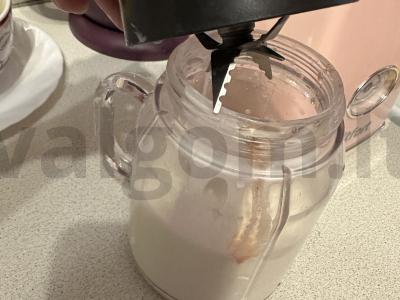 Pieninis kokteilis su aviečių sirupu Žingsnis 1