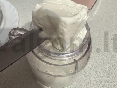 Pieninis kokteilis su aviečių sirupu Žingsnis 3