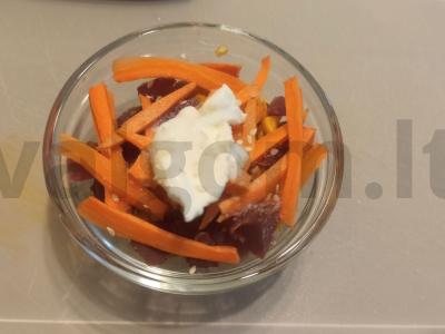 Salotos su kukurūzais ir džiovinta mėsa Žingsnis 3