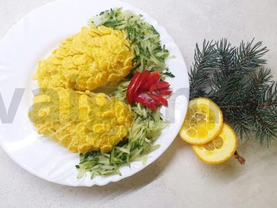 Vištienos ir ananasų salotas „Kankorėžiai“ pagrindine nuotrauka