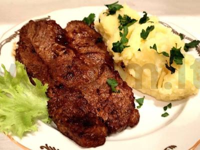 Keptas steikas su laimų marinatų pagrindine nuotrauka