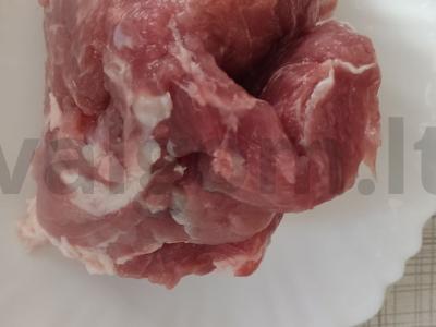 Paprastas plovas su kiauliena Žingsnis 1