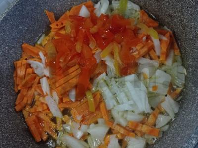 Kalakutų barščiai su daržovėmis ir prieskoniais Žingsnis 2