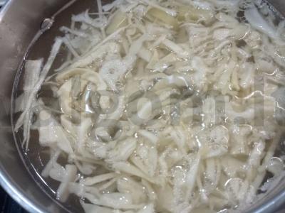 Kalakutų barščiai su daržovėmis ir prieskoniais Žingsnis 4