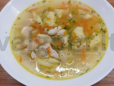 Daržovių sriuba su vištiena ir kukuliais pagrindine nuotrauka