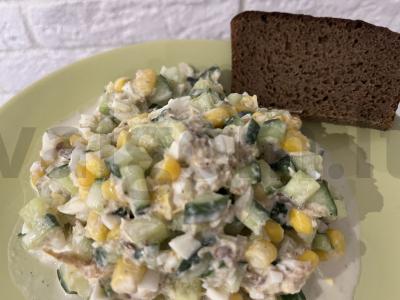 Salotos su tunu ir kukurūzais „Dietiniai“ pagrindine nuotrauka