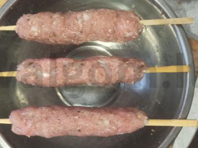 Kiaulienos lyulya-kebabas su baziliku Žingsnis 3