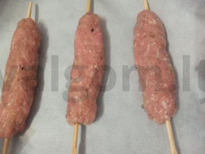 Kiaulienos lyulya-kebabas su baziliku Žingsnis 4