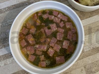 Žirnių sriuba su rūkytomis dešromis pagrindine nuotrauka