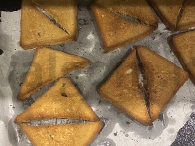 Krustingi skrebučiai su agurkais ir šprotų Žingsnis 1