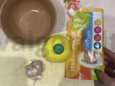 Krustingi skrebučiai su agurkais ir šprotų Žingsnis 2