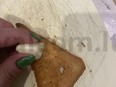 Krustingi skrebučiai su agurkais ir šprotų Žingsnis 3