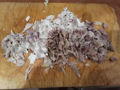 Salotas „Paukščių širdis“ su vištiena ir sausainiais Žingsnis 1