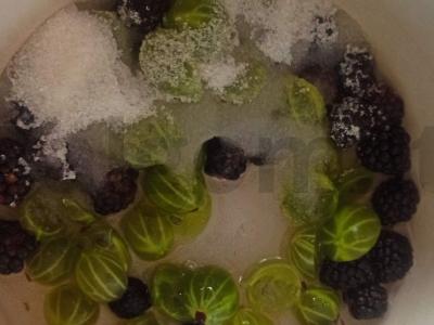 Šilkmedžių ir agrastų uogienė Žingsnis 2