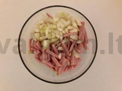 Greitas salotas su marinuotais grybais ir kietuoju sūriu Žingsnis 1