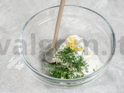 Šventinis porcijinis salotas kremankose su krevetėmis Žingsnis 2