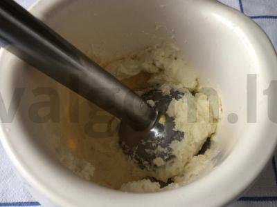 Glazūruoti varškės sūreliai Žingsnis 1