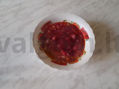 Borsčas su kiauliena pietums pagrindine nuotrauka