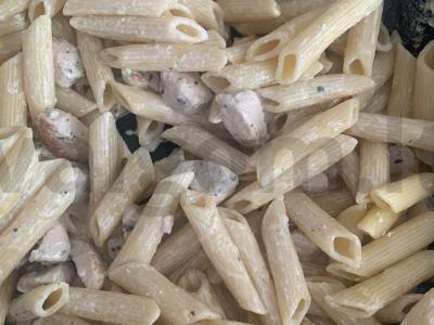 Makaronai su grietinėle ir kalakutiena pagrindine nuotrauka