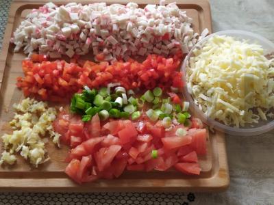 Salotas „Krabčionokas“ su sūriu ir česnaku Žingsnis 1