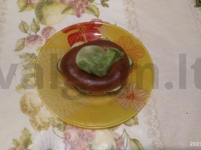 Bandelė su agurkais ir sūriu pagrindine nuotrauka