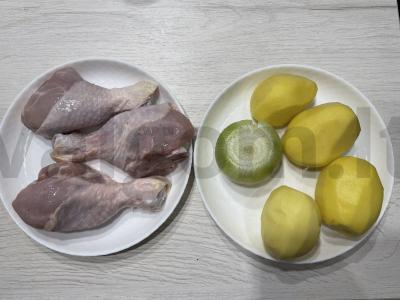Lengvas vištienos sultinys su bulvėmis Žingsnis 1