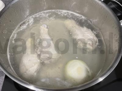 Lengvas vištienos sultinys su bulvėmis Žingsnis 2