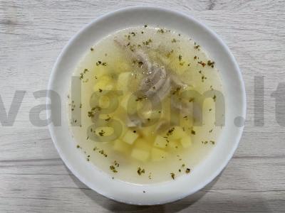 Lengvas vištienos sultinys su bulvėmis pagrindine nuotrauka