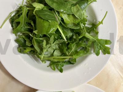 Žalias salotas su karališkomis krevetėmis Žingsnis 1