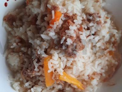 Ryžiai su troškiniu pagrindine nuotrauka