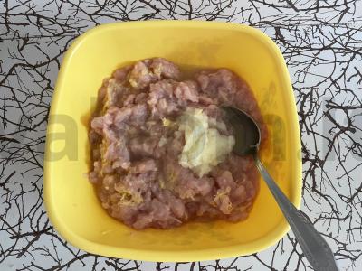 Vištienos kotletai su bulvėmis džiuvėsėliuose Žingsnis 2