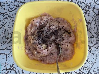 Vištienos kotletai su bulvėmis džiuvėsėliuose Žingsnis 3