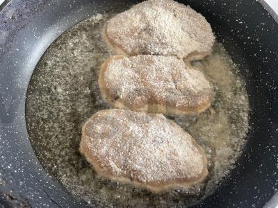 Vištienos kotletai su bulvėmis džiuvėsėliuose Žingsnis 6