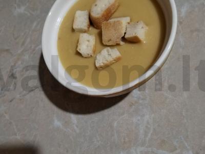 Žirnių sriuba-pyragas pagrindine nuotrauka