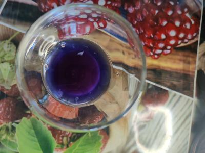 Kokteilis „Paplūdimys“ su kokosais ir juodųjų serbentų sirupu Žingsnis 2