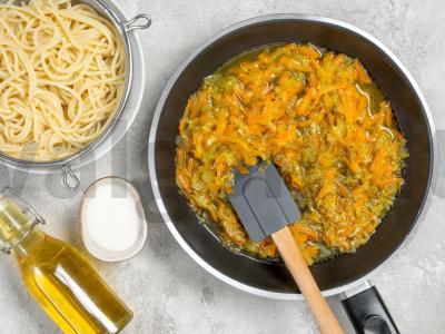 Paprastas bolonjezo spageti receptas Žingsnis 1