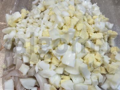 Salotos su kalmarais ir kiaušiniu Žingsnis 3