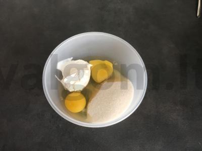 Kukurūzų keksiukai su apelsinų žievele Žingsnis 2