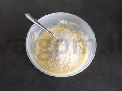 Kukurūzų keksiukai su apelsinų žievele Žingsnis 3