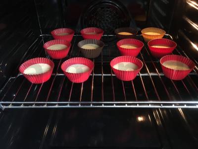 Kukurūzų keksiukai su apelsinų žievele Žingsnis 6