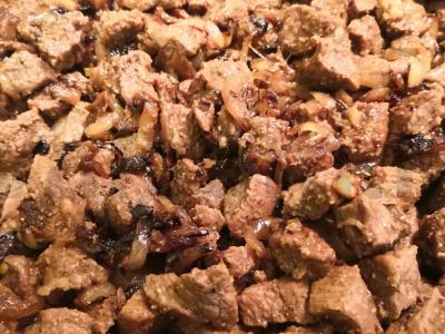 Keto jautiena su adžika pagrindine nuotrauka