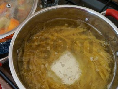 Jautiena su daržovėmis ir makaronais Žingsnis 5