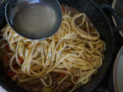 Jautiena su daržovėmis ir makaronais Žingsnis 6