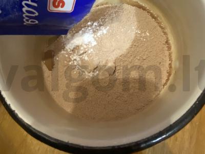 Šokoladinė panna cotta su Brazilijos riešutais Žingsnis 1