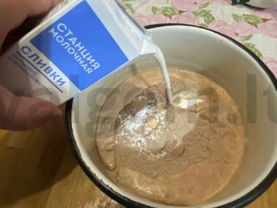 Šokoladinė panna cotta su Brazilijos riešutais Žingsnis 2